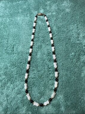 Mother of Pearl Beaded 14” Necklace with black beads featuring a barrel clasp.